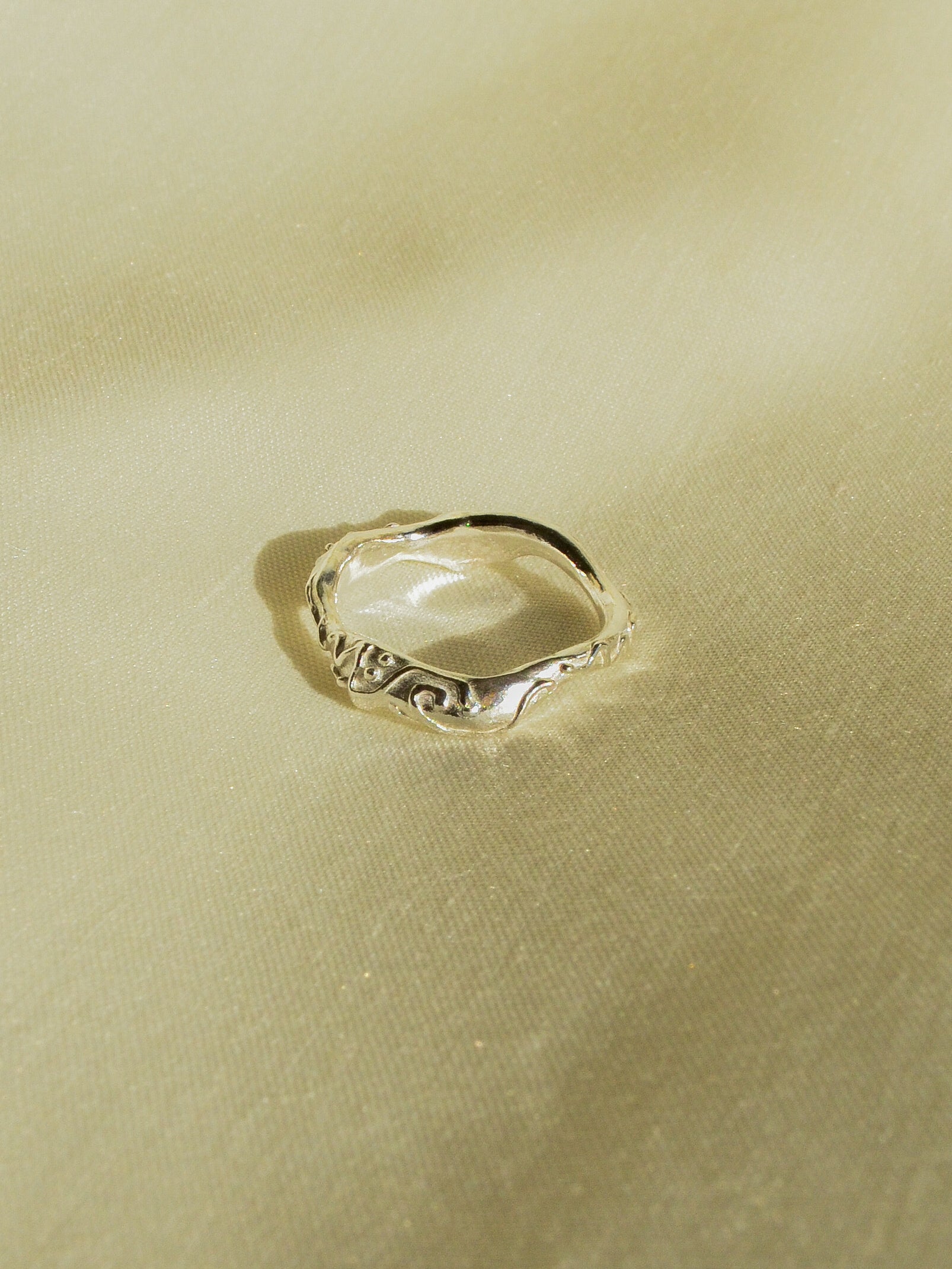 romantic slim ring