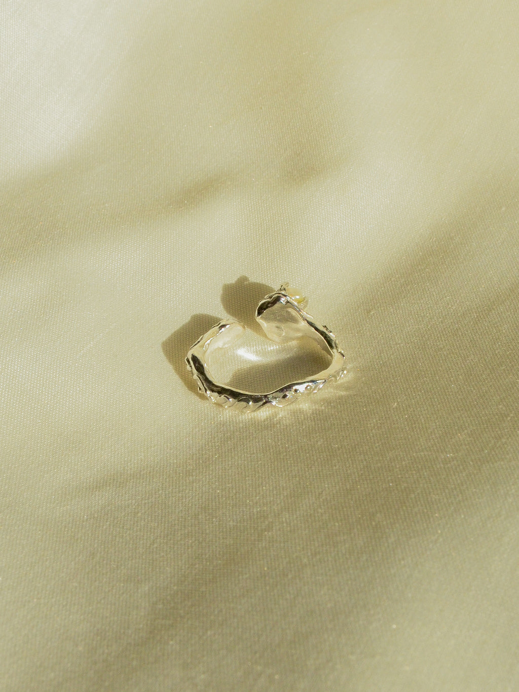 romantic pearl ring (size 7)