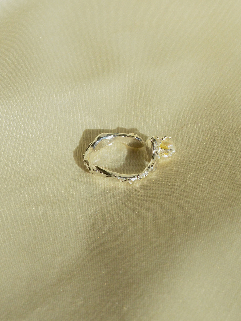 romantic pearl ring (size 7)
