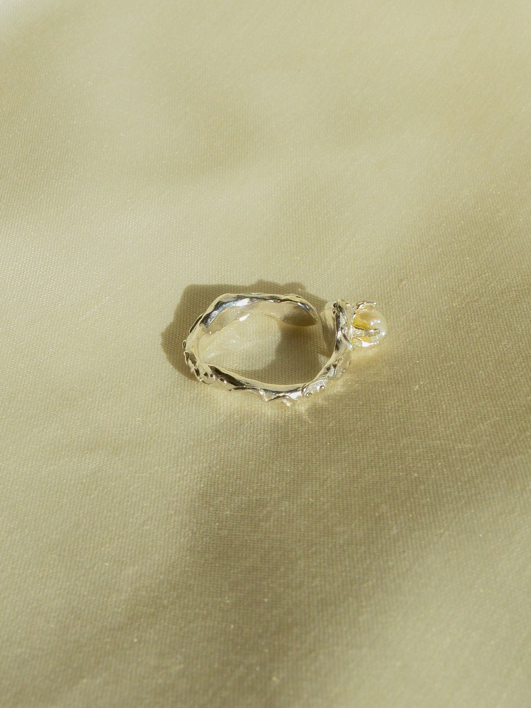 romantic pearl ring (size 7)