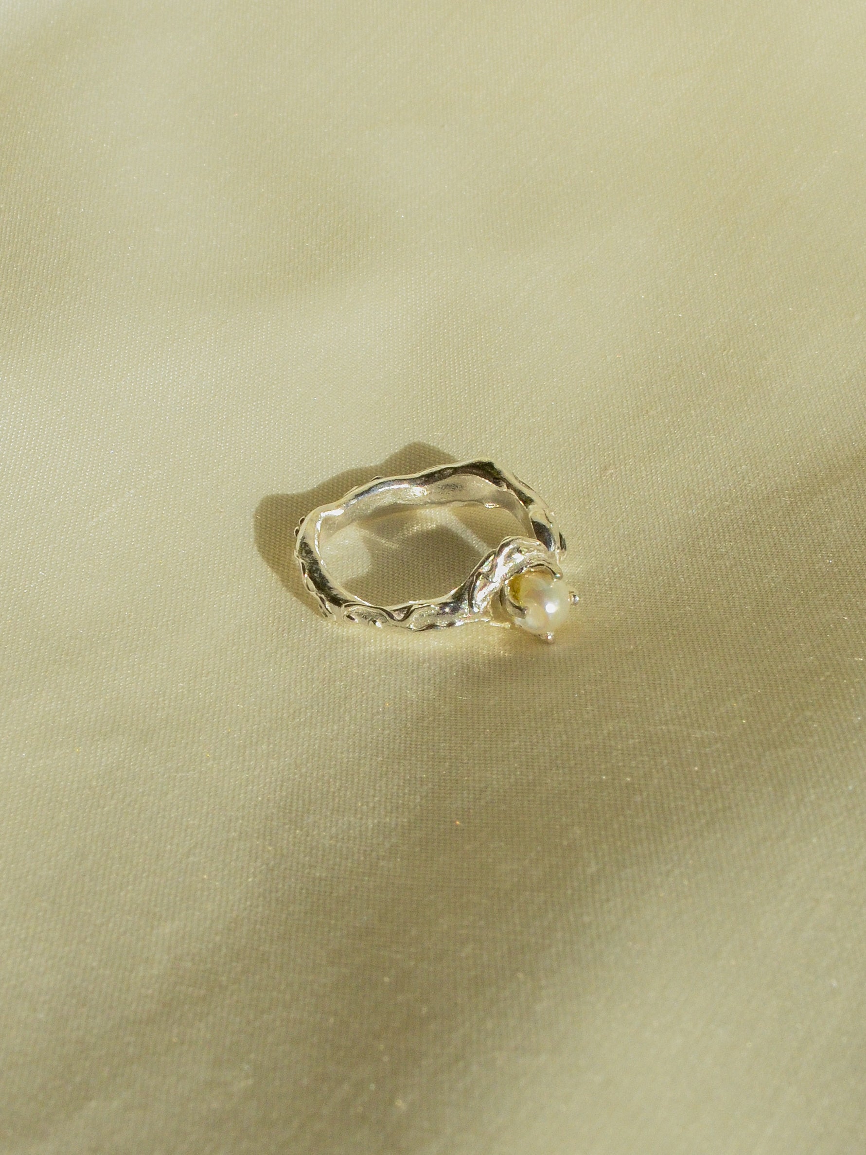 romantic pearl ring (size 7)
