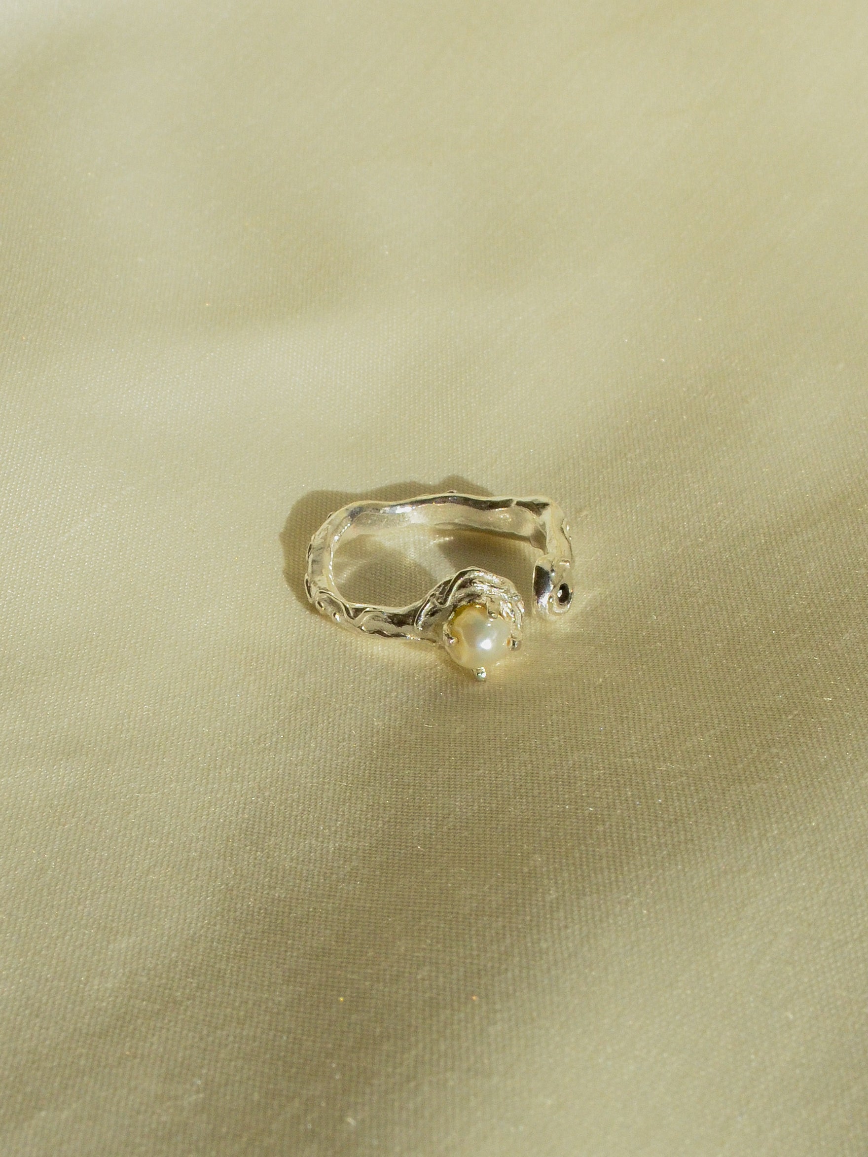 romantic pearl ring (size 7)