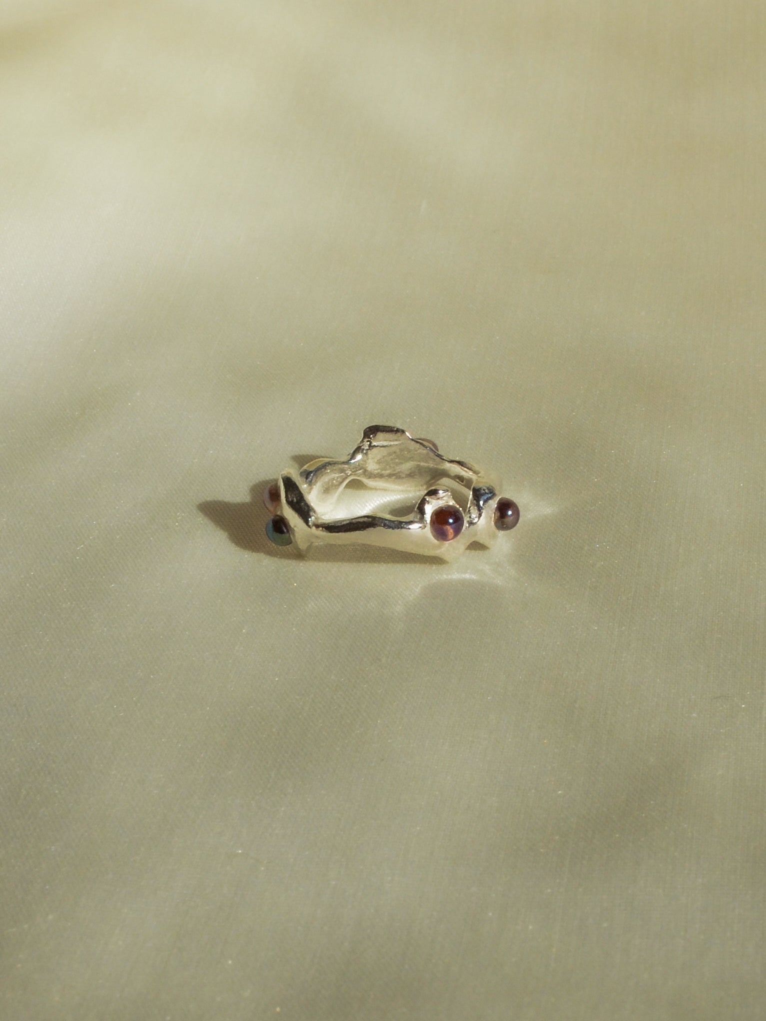 iridescent bouba ring