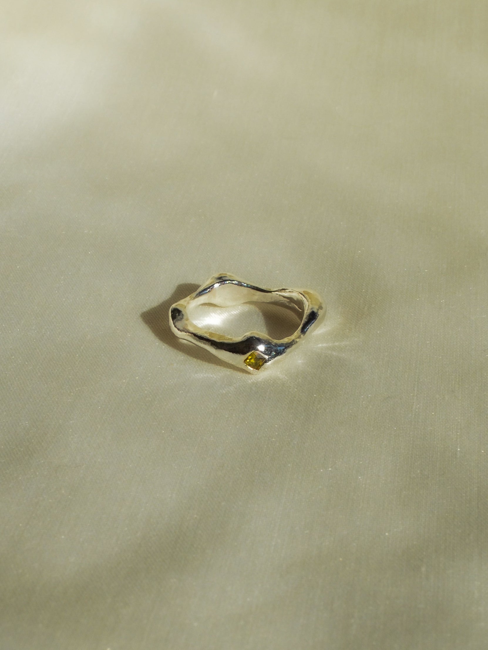 yellow drop ring (size 6)