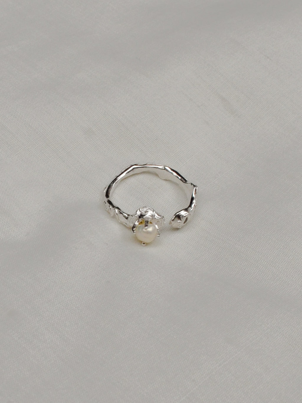 romantic pearl ring (size 7)