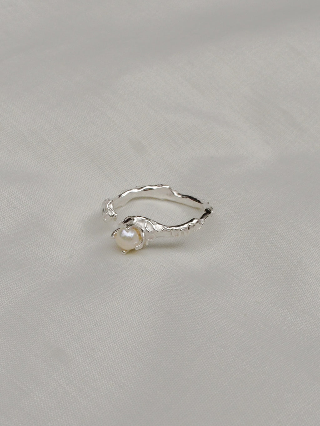 romantic pearl ring (size 7)